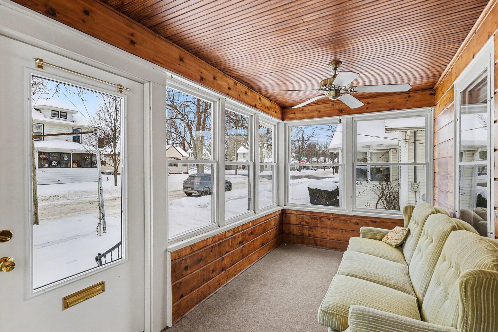 1608 Maguire Street Jackson, MI 49202 - Photo 3 of 15 003_file_9730