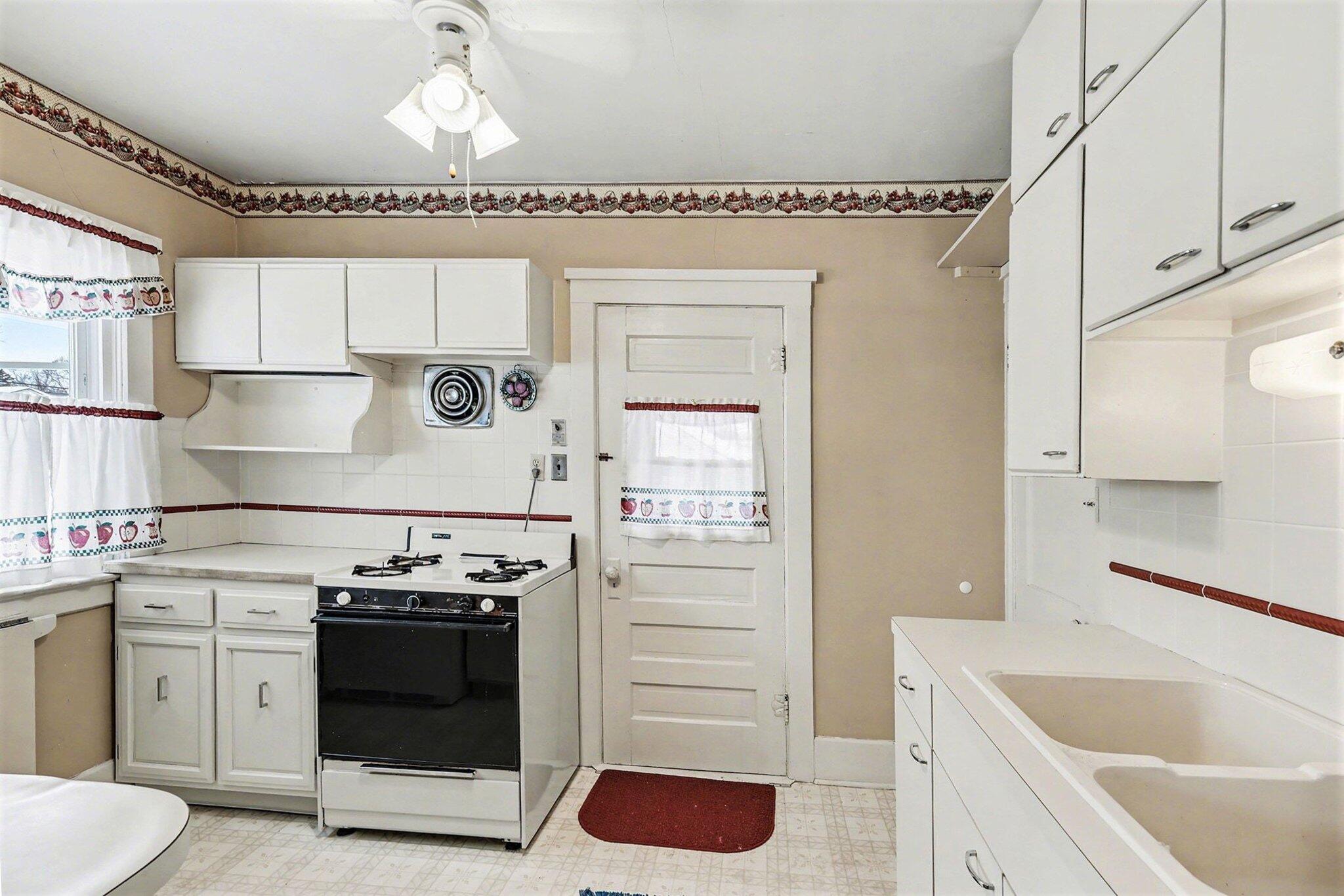 1608 Maguire Street Jackson, MI 49202 - Photo 7 of 15 007_file_8594