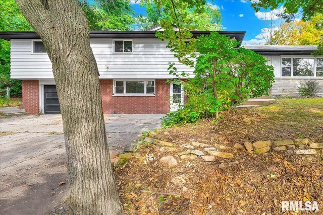 $239,900 | 3808 North Walround Lane, Peoria, IL 61615