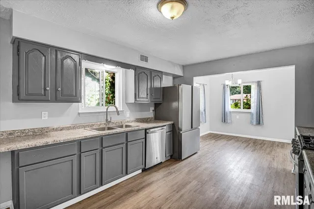 $239,900 | 3808 North Walround Lane, Peoria, IL 61615