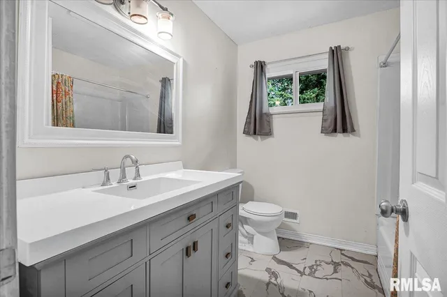 $239,900 | 3808 North Walround Lane, Peoria, IL 61615