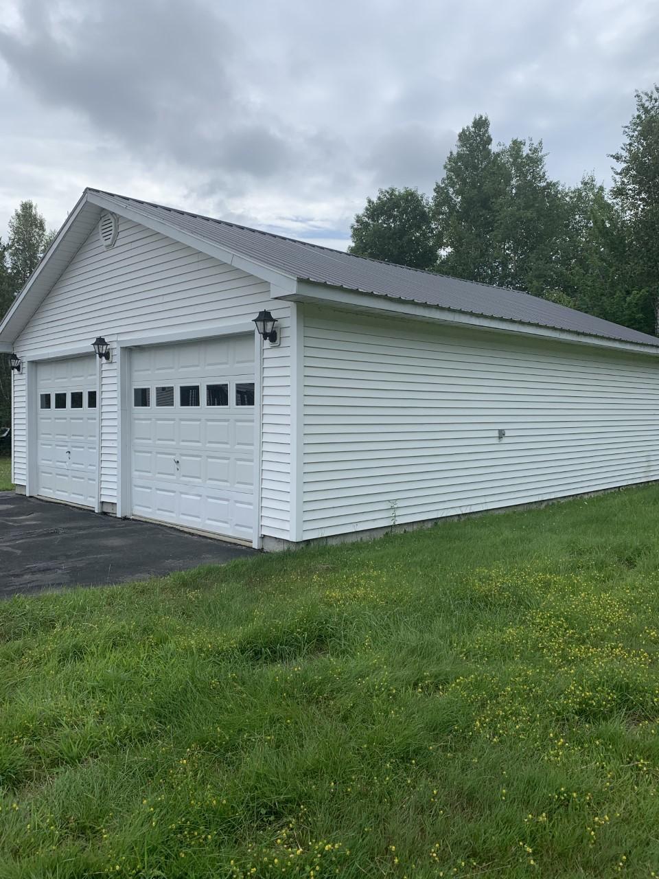 193 Town Farm Road Lincoln, ME 04457 - Photo 4 of 27 Garage
