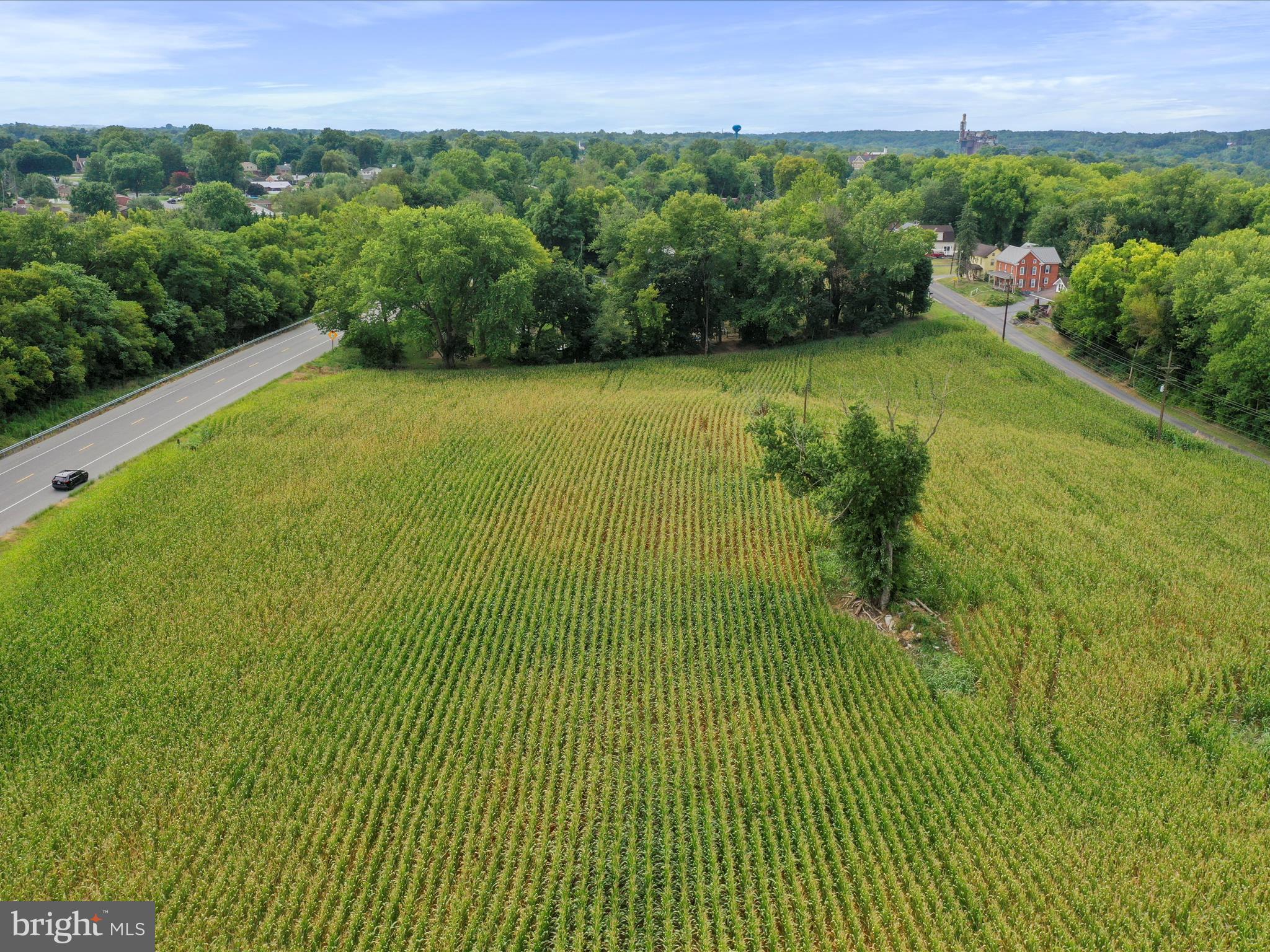 Honeyfield Road Williamsport, MD 21795 - Photo 14 of 17 a view of a garden with a building in the background