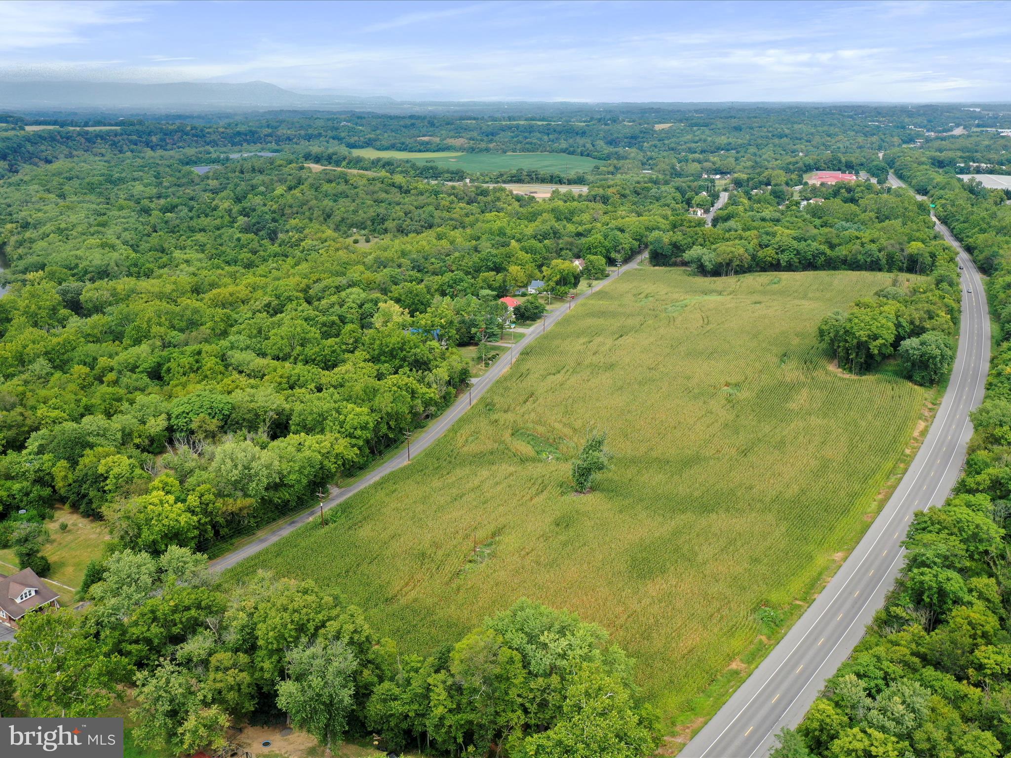 Honeyfield Road Williamsport, MD 21795 - Photo 9 of 17 a view of a garden from a balcony