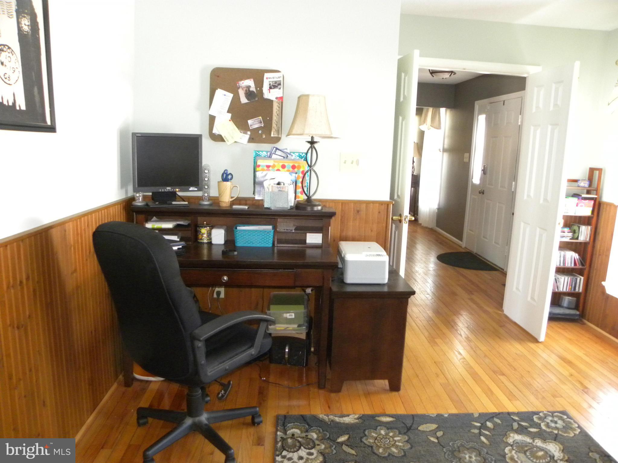 33 Carrollton Road Sterling, VA 20165 - Photo 14 of 30 Main level den
