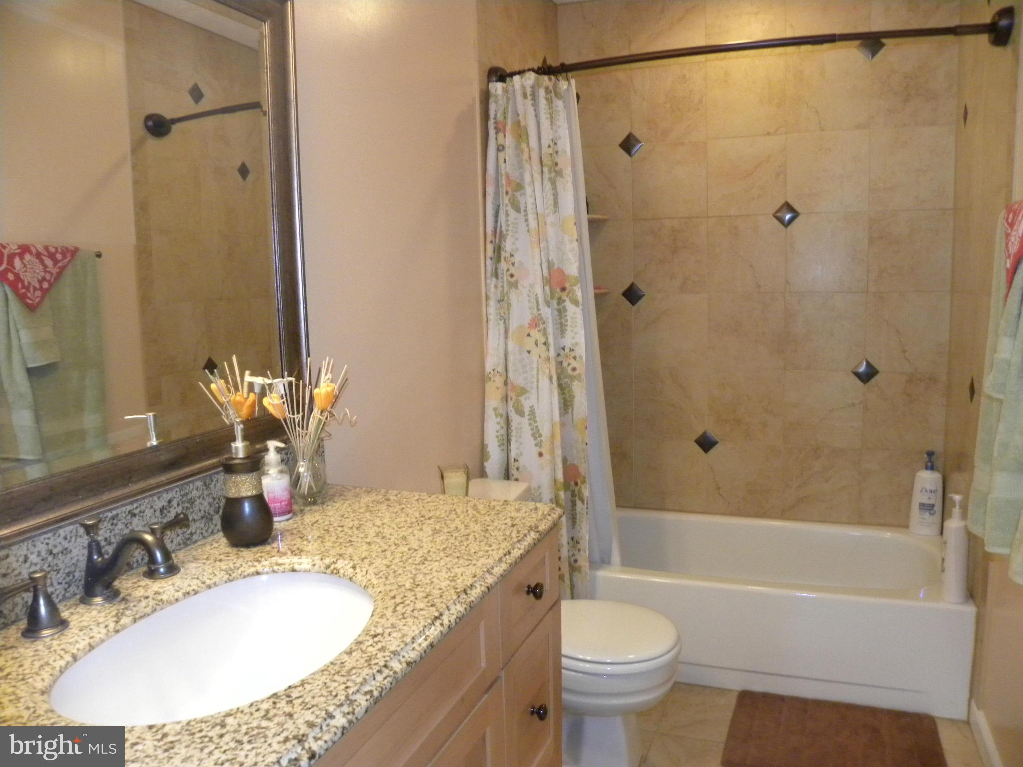 33 Carrollton Road Sterling, VA 20165 - Photo 22 of 30 Bath