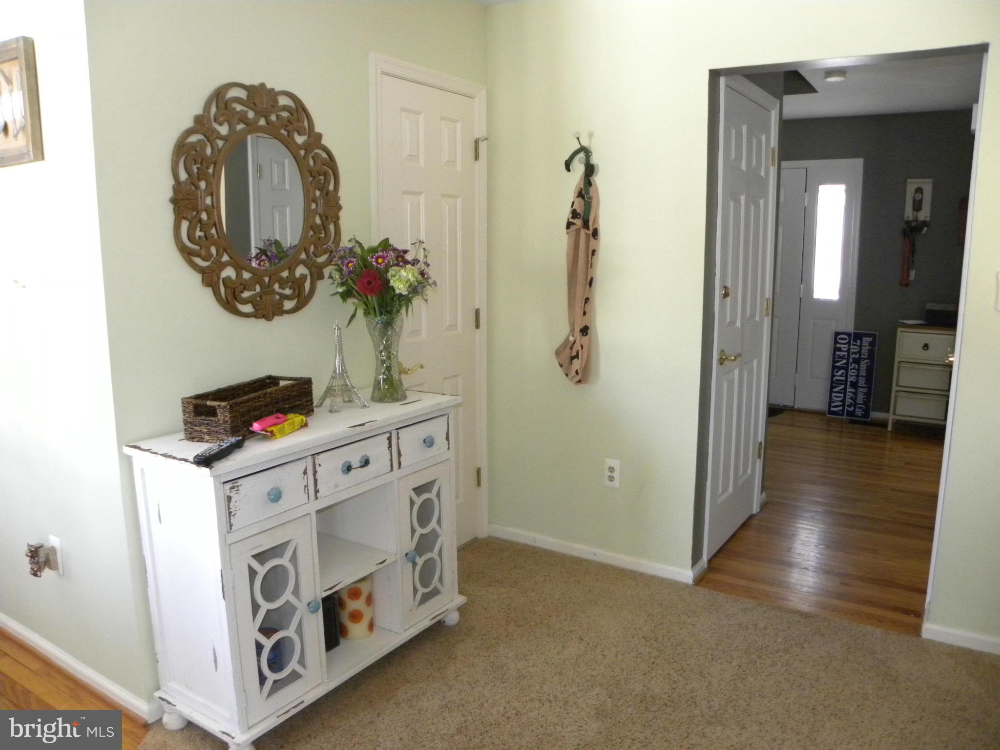 33 Carrollton Road Sterling, VA 20165 - Photo 9 of 30 Family Room