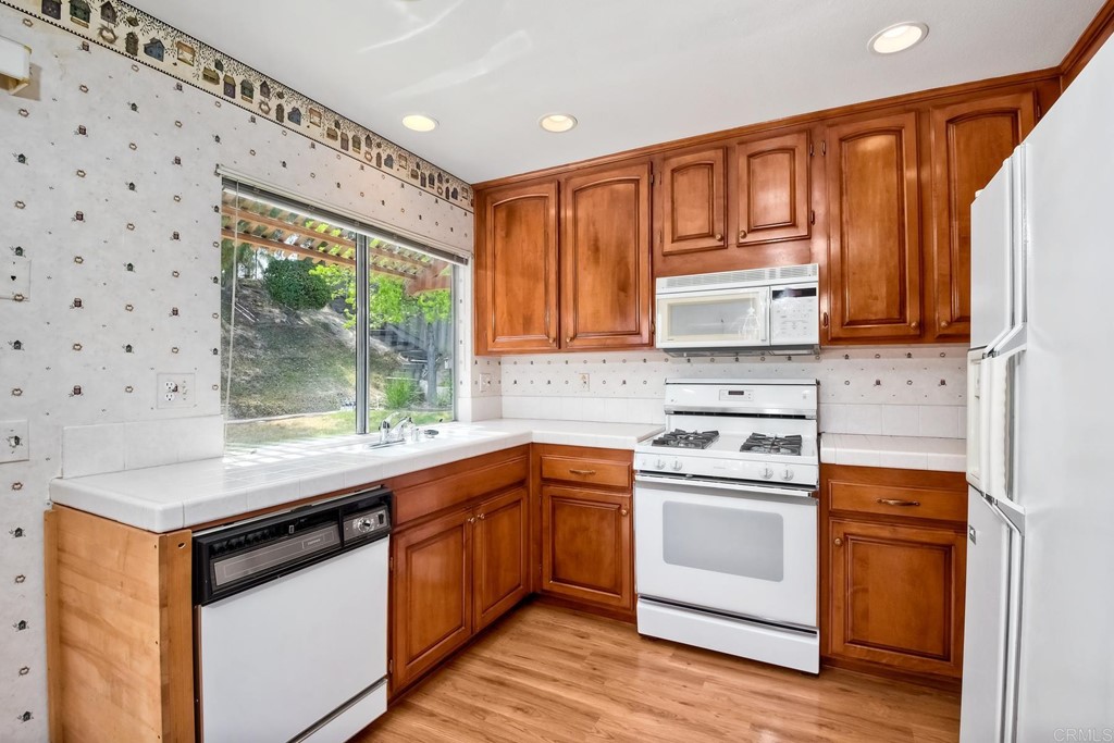 2408 Winter Road Oceanside, CA 92056 - Photo 2 of 25