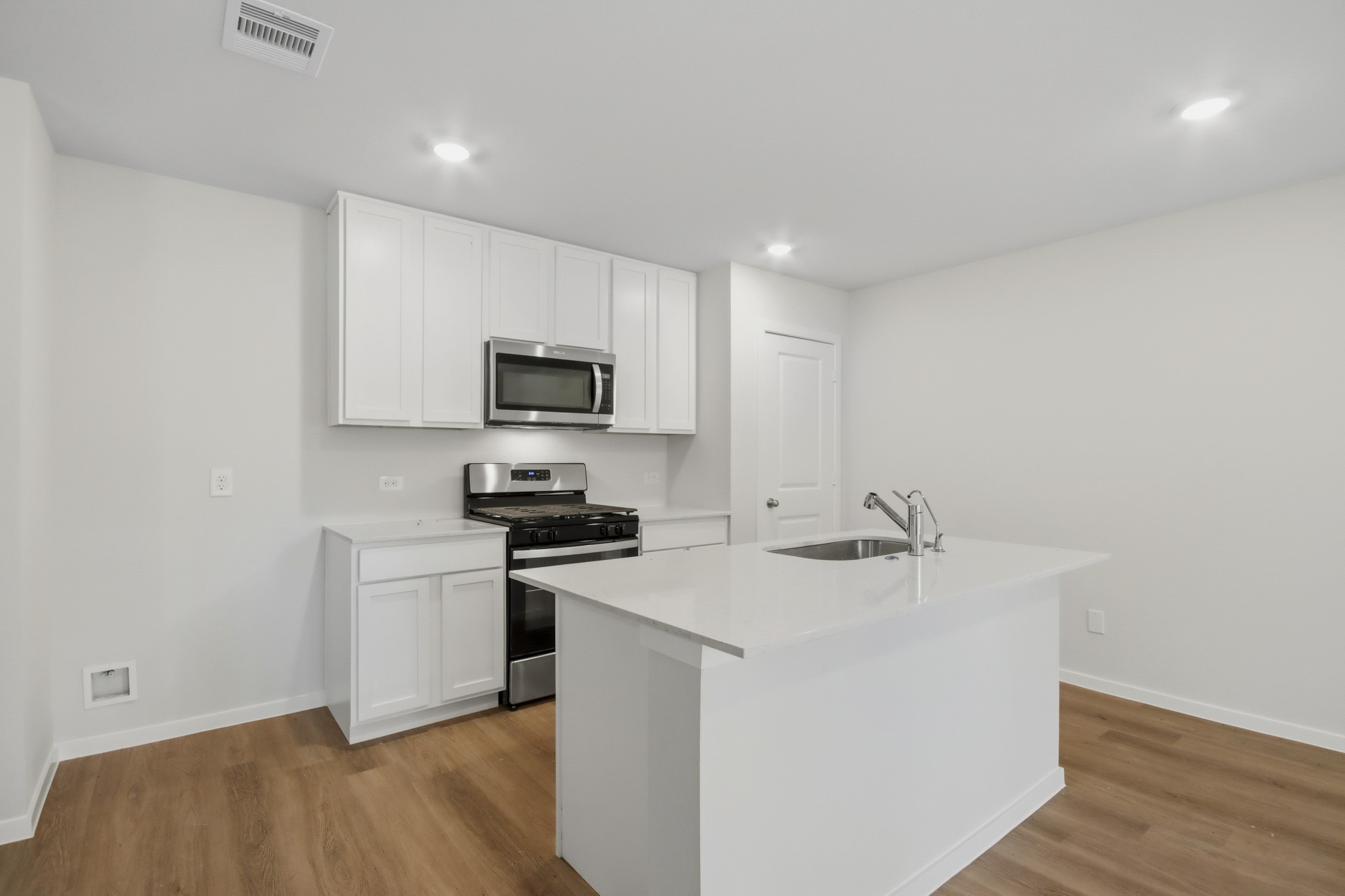 926 Sutherland Fls Street Conroe, TX 77303 - Photo 2 of 26