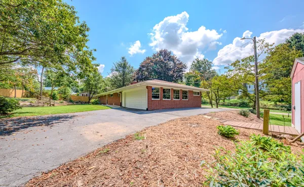 $465,000 | 105 Alexander Avenue, Swannanoa, NC 28778