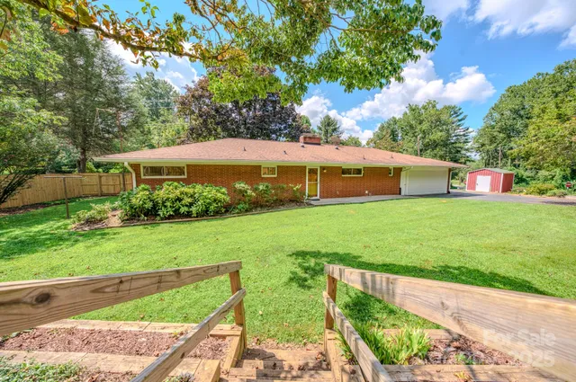 $525,000 | 105 Alexander Avenue, Swannanoa, NC 28778