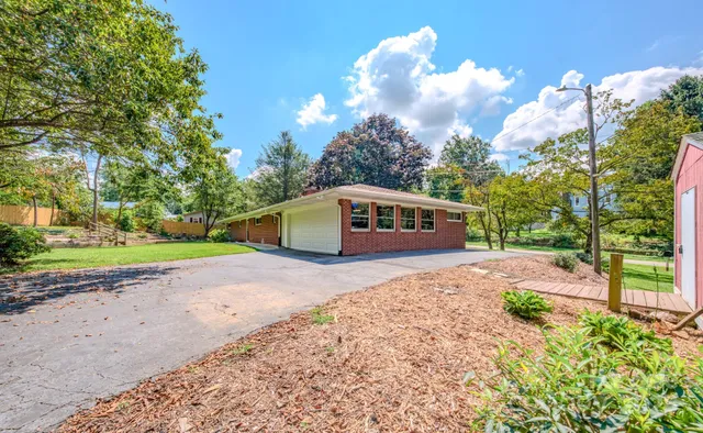 $525,000 | 105 Alexander Avenue, Swannanoa, NC 28778