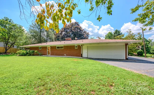 $525,000 | 105 Alexander Avenue, Swannanoa, NC 28778