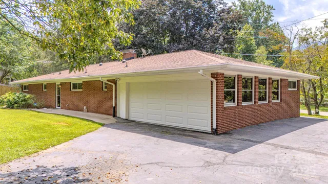 $525,000 | 105 Alexander Avenue, Swannanoa, NC 28778