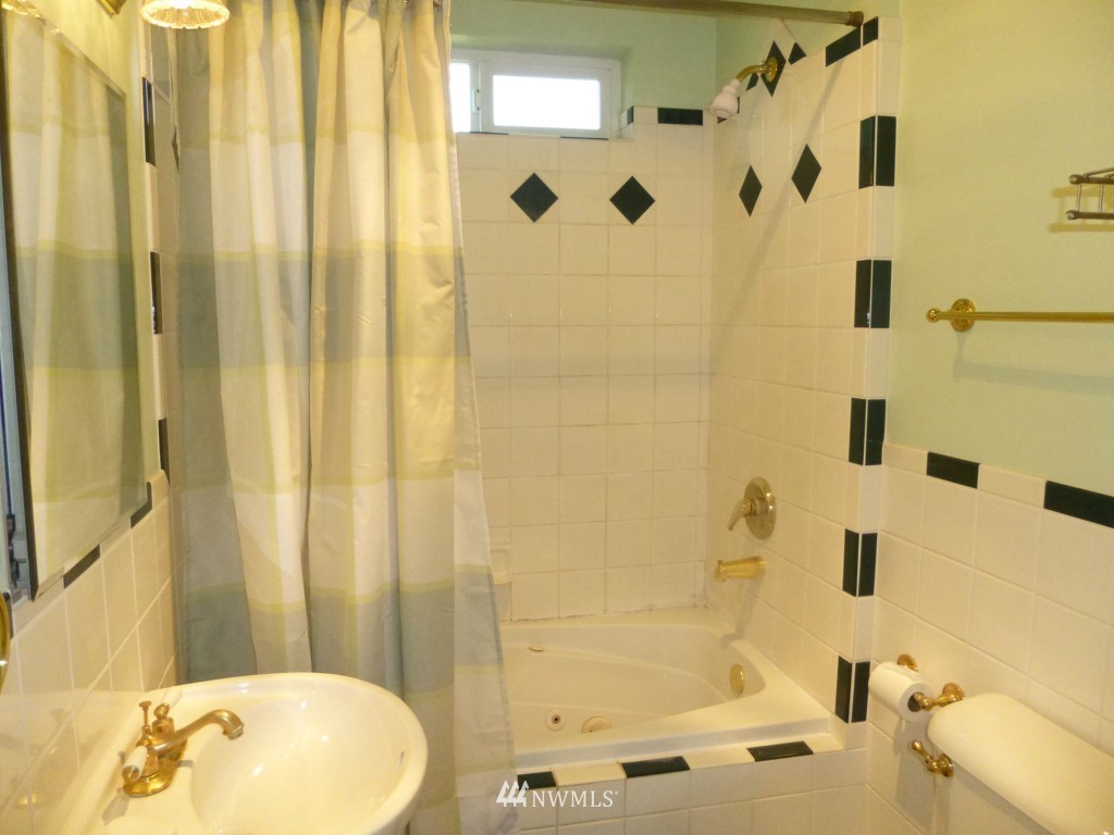 1438 East Axton Road Bellingham, WA 98226 - Photo 12 of 20