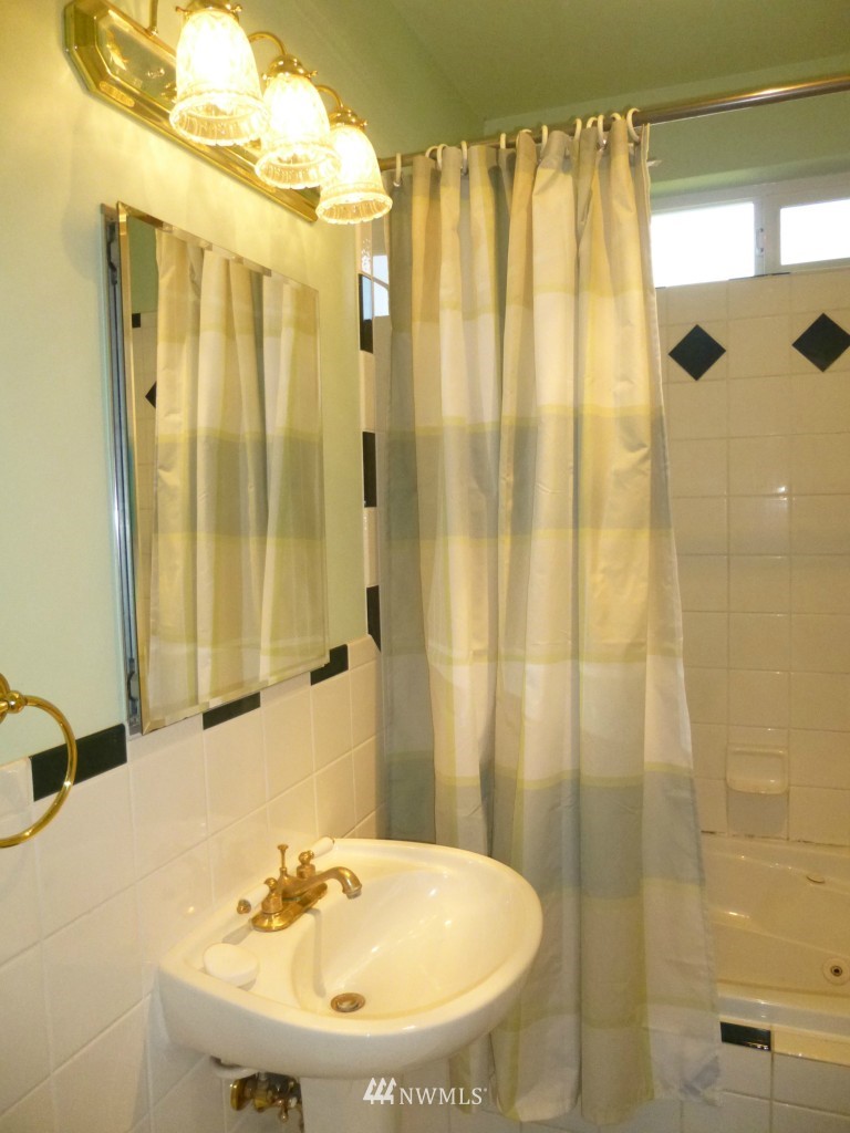 1438 East Axton Road Bellingham, WA 98226 - Photo 13 of 20
