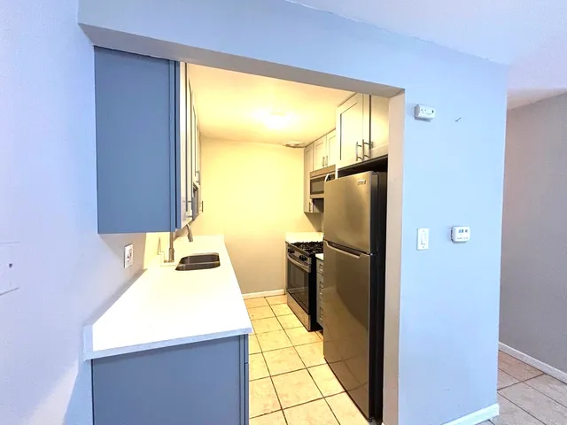 $1,700 | 6 B East Dundee Quarter Drive, Unit 202, Palatine, IL 60074