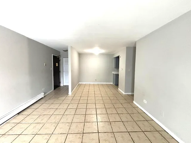 $1,700 | 6 B East Dundee Quarter Drive, Unit 202, Palatine, IL 60074