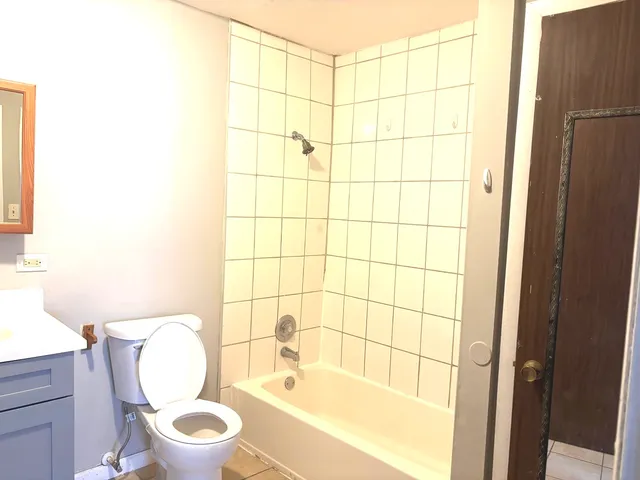 $1,700 | 6 B East Dundee Quarter Drive, Unit 202, Palatine, IL 60074