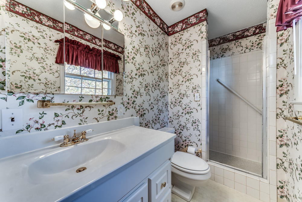 7109 Regency Road Knoxville, TN 37931 - Photo 19 of 33 Master bath up