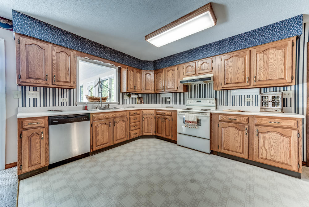 7109 Regency Road Knoxville, TN 37931 - Photo 22 of 33 nice cabinets