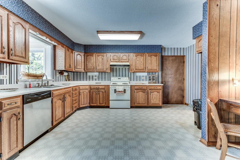 7109 Regency Road Knoxville, TN 37931 - Photo 23 of 33 large kitchen