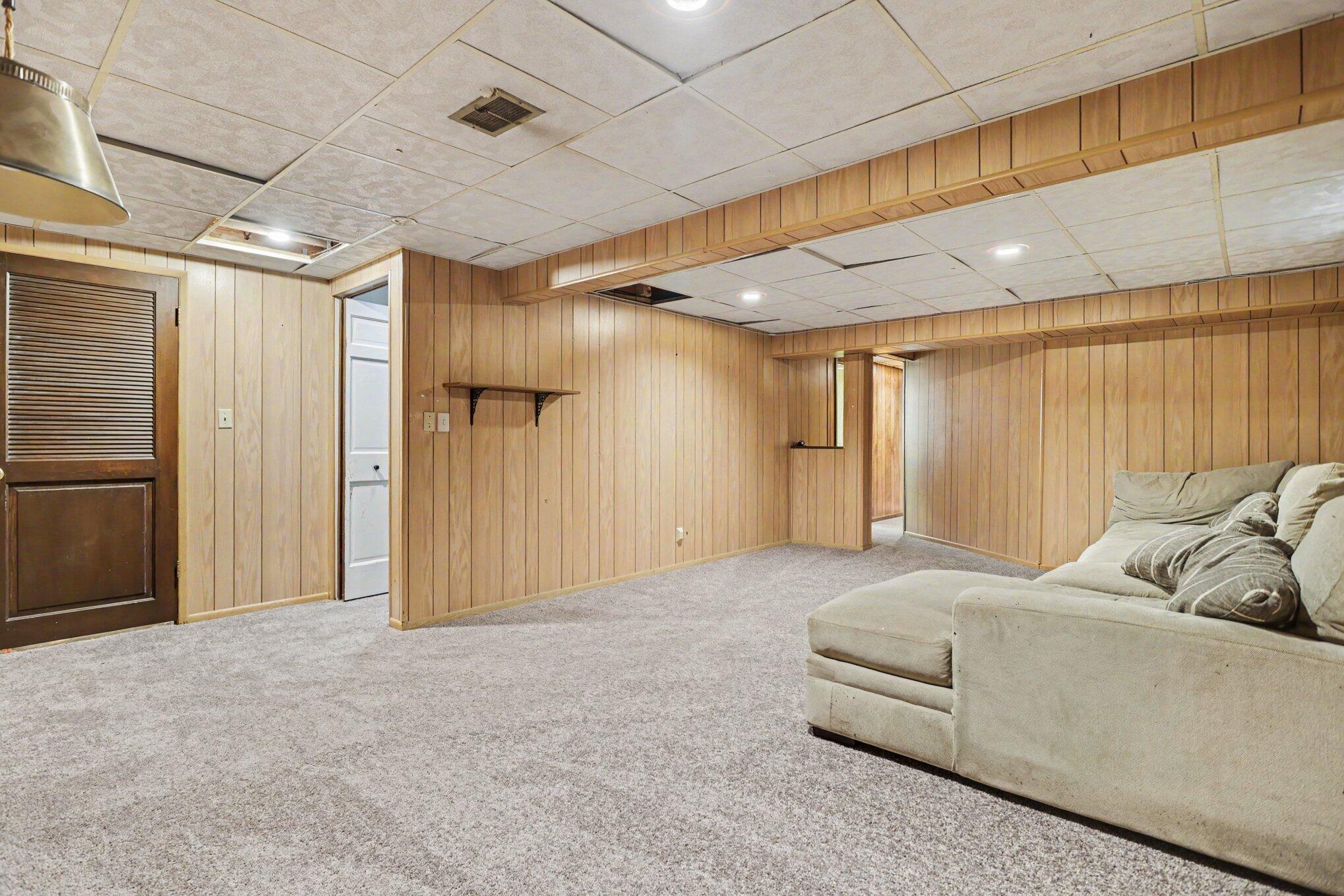 1010 Northampton Road Kalamazoo, MI 49006 - Photo 16 of 26 Family Room in Basement