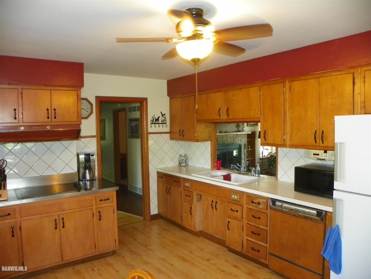 4753 South Derinda Road Elizabeth, IL 61028 - Photo 4 of 17 Gallery Image 4