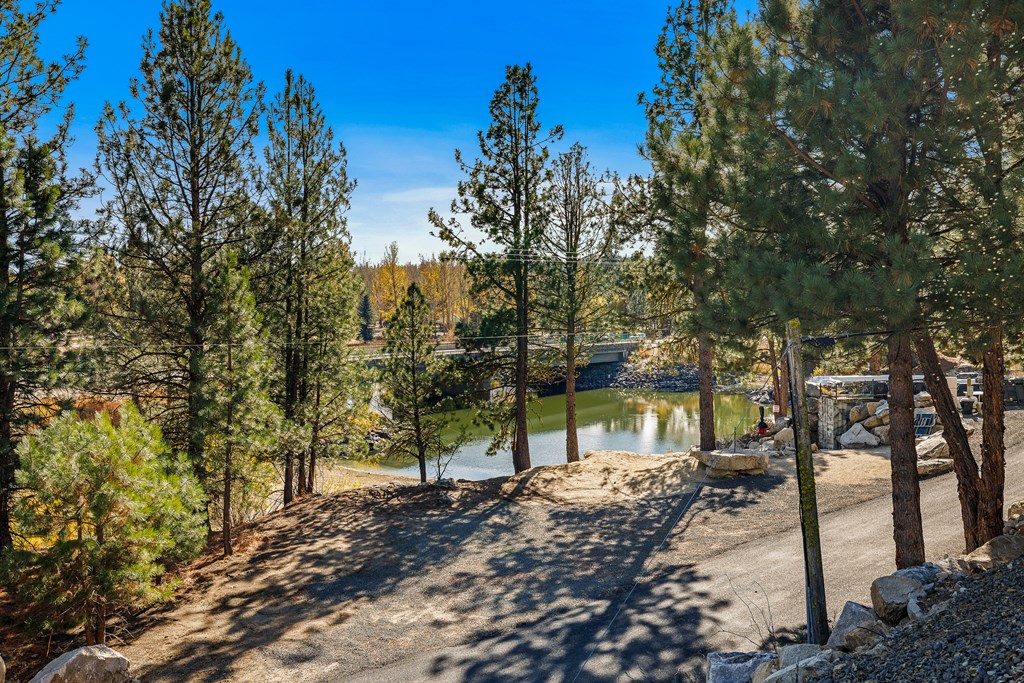 299 Vista Point Boulevard Cascade, ID 83611 - Photo 3 of 23