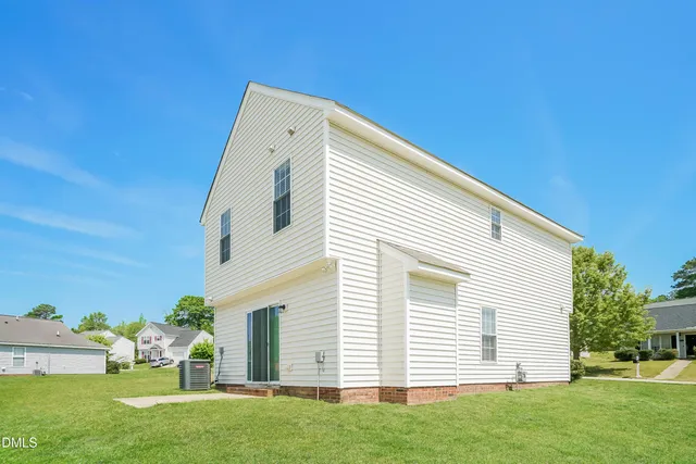 a view of a house with a backyard