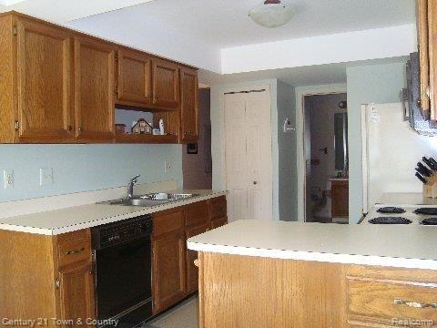348 Meadow Bridge Drive, Unit 118 Rochester, MI 48307 - Photo 11 of 12 Kitchen
