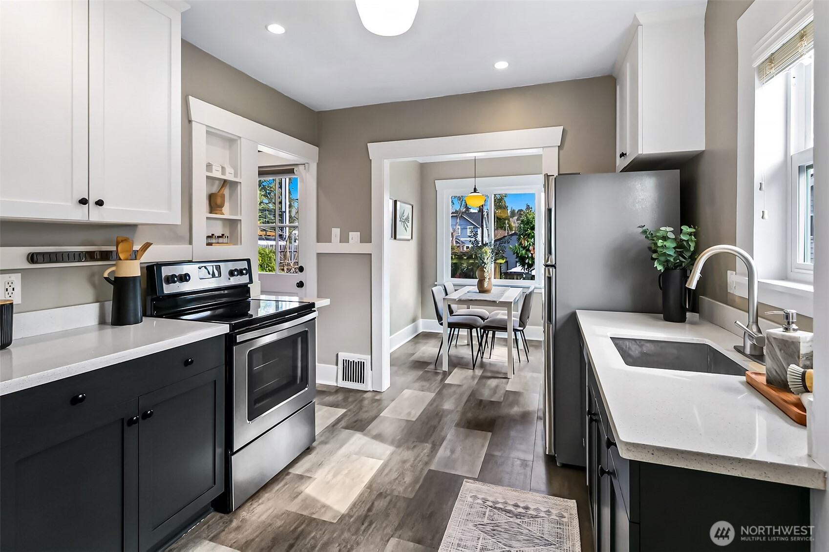 6526 Dibble Avenue Northwest Seattle, WA 98117 - Photo 5 of 29