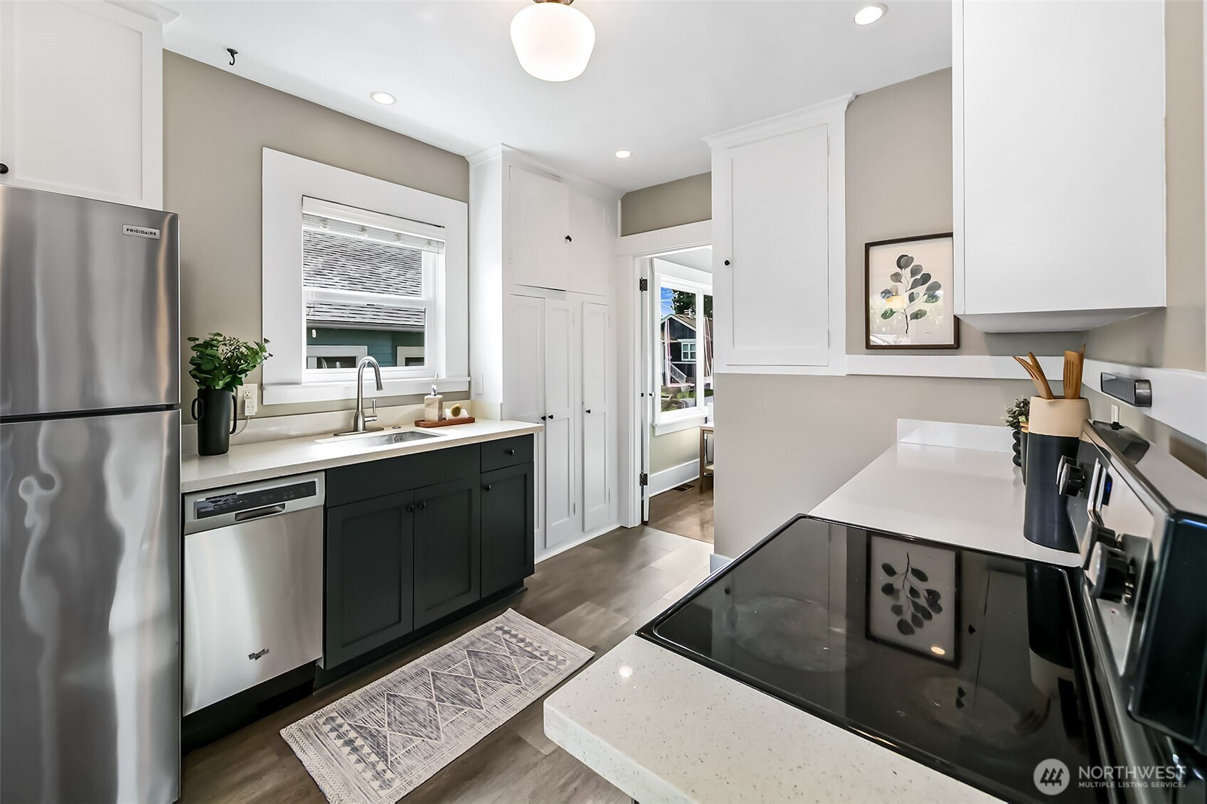 6526 Dibble Avenue Northwest Seattle, WA 98117 - Photo 7 of 29