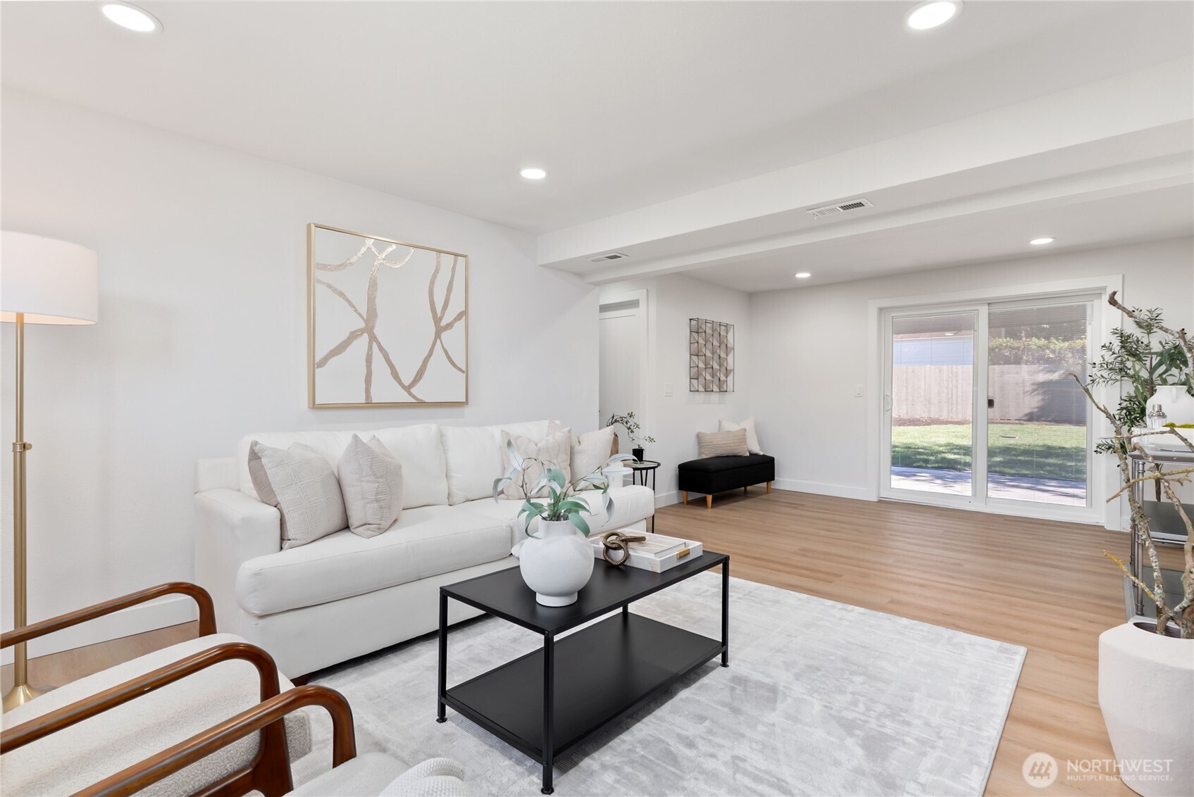 9548 3rd Avenue Northwest Seattle, WA 98117 - Photo 33 of 40 a living room with furniture