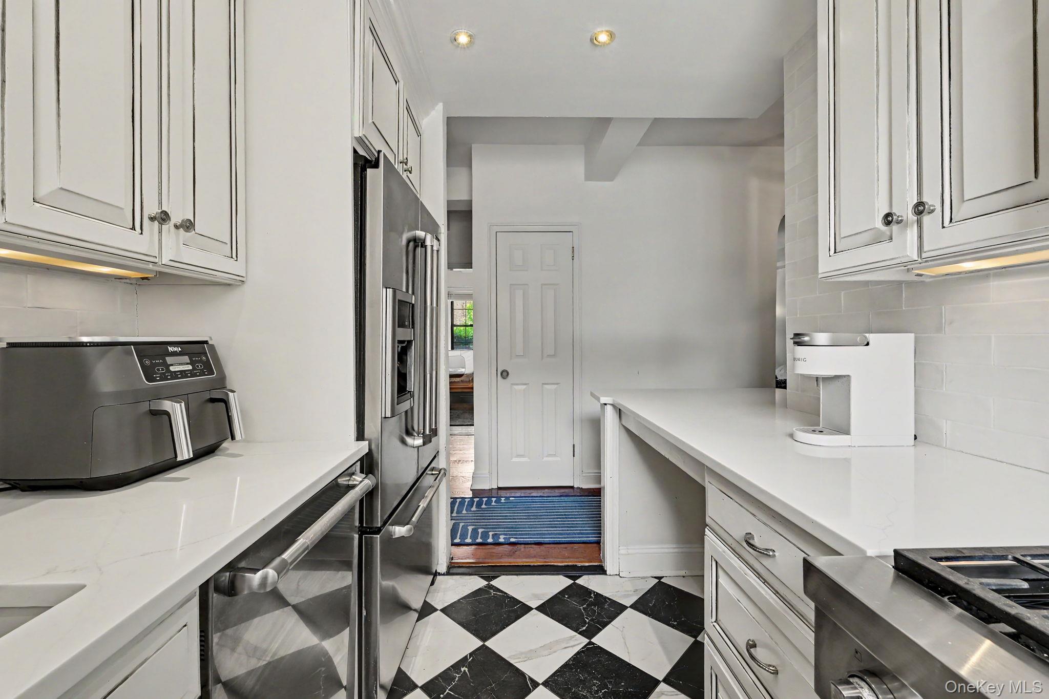 192 Garth Road, Unit TM Scarsdale, NY 10583 - Photo 10 of 34 Kitchen