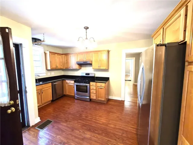 $1,950 | 5324 Magazine Street, New Orleans, LA 70115