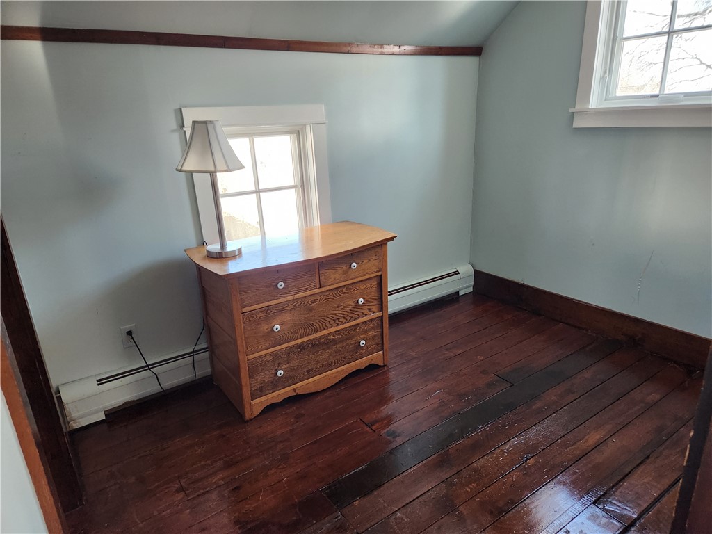 8 Atlantic Avenue Narragansett, RI 02882 - Photo 7 of 11 Cozy bedroom - a queen bed can fit