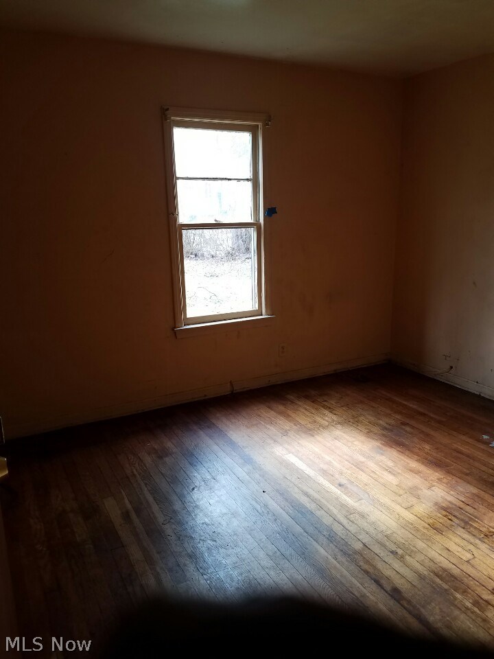 1154 Diagonal Road Akron, OH 44320 - Photo 4 of 9