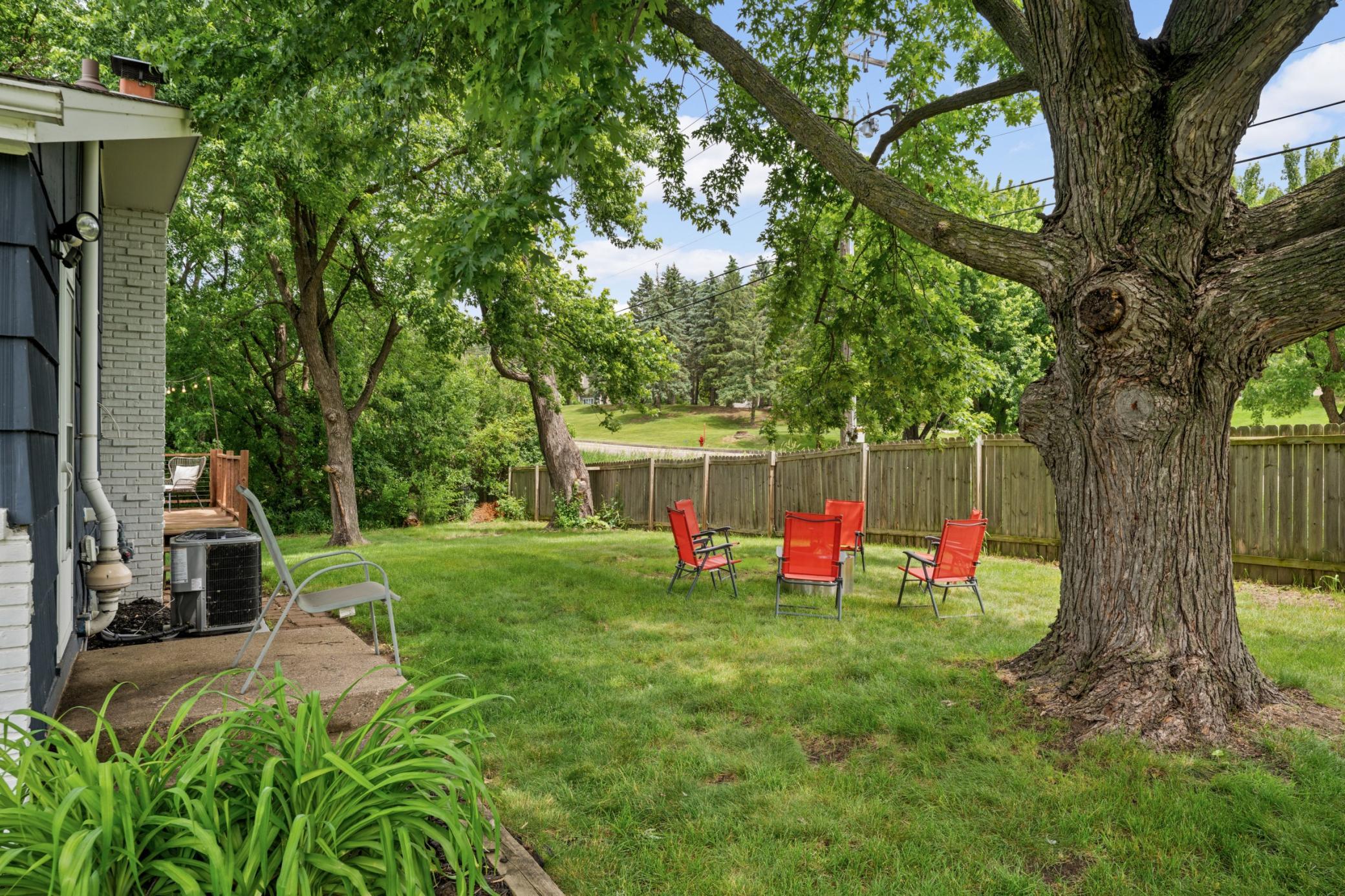 11200 Oakvale Road North Minnetonka, MN 55305 - Photo 35 of 37
