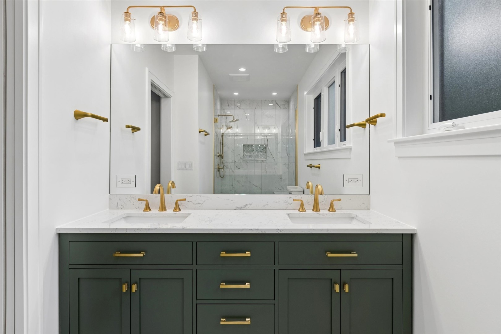 354 Lionel Road Riverside, IL 60546 - Photo 21 of 38 Gallery Image 21