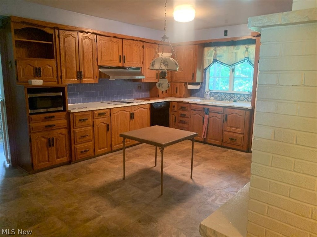 3733 Elm Road Stow, OH 44224 - Photo 4 of 11 Kitchen.