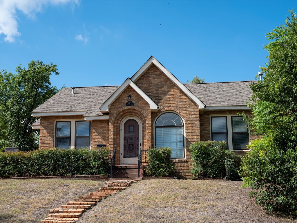 809 Avondale Road Austin, TX 78704 - Photo 1 of 1 a front view of a house with garden