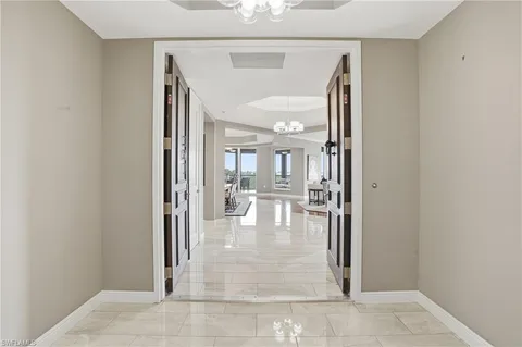 a view of livingroom with dining area
