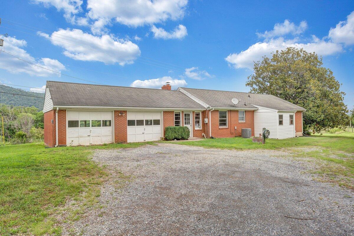 1042 Nester Road Thaxton, VA 24174 - Photo 1 of 47 Front