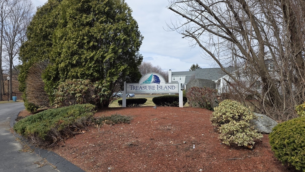 204 Treasure Island Road, Unit 204 Webster, MA 01570 - Photo 24 of 25