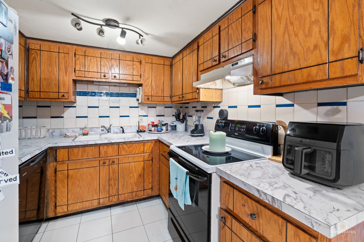 7036 98th Street, Unit 2B Chicago Ridge, IL 60415 - Photo 9 of 22 Gallery Image 9