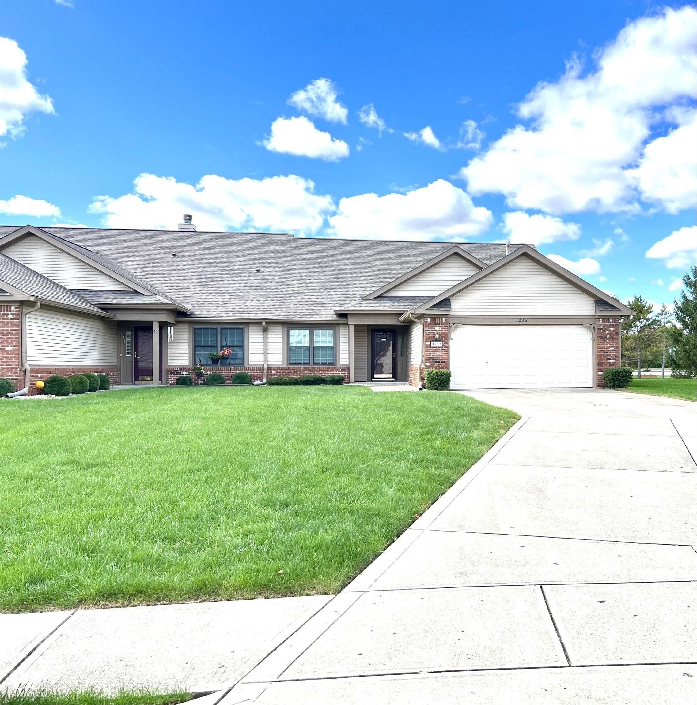 1232 Lexington Trail Greenfield, IN 46140 - Photo 3 of 28