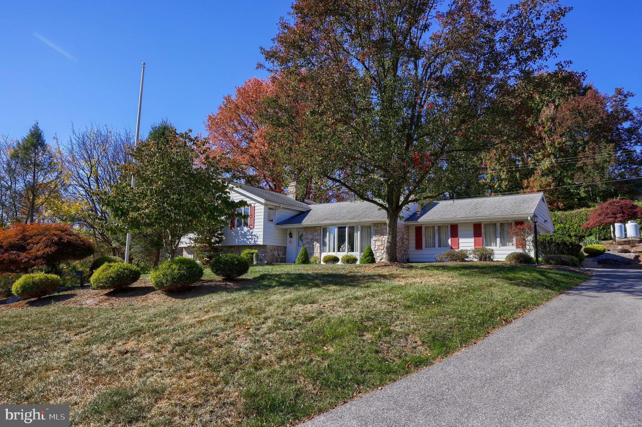 203 Lahoma Road Reading, PA 19601 - Photo 3 of 45