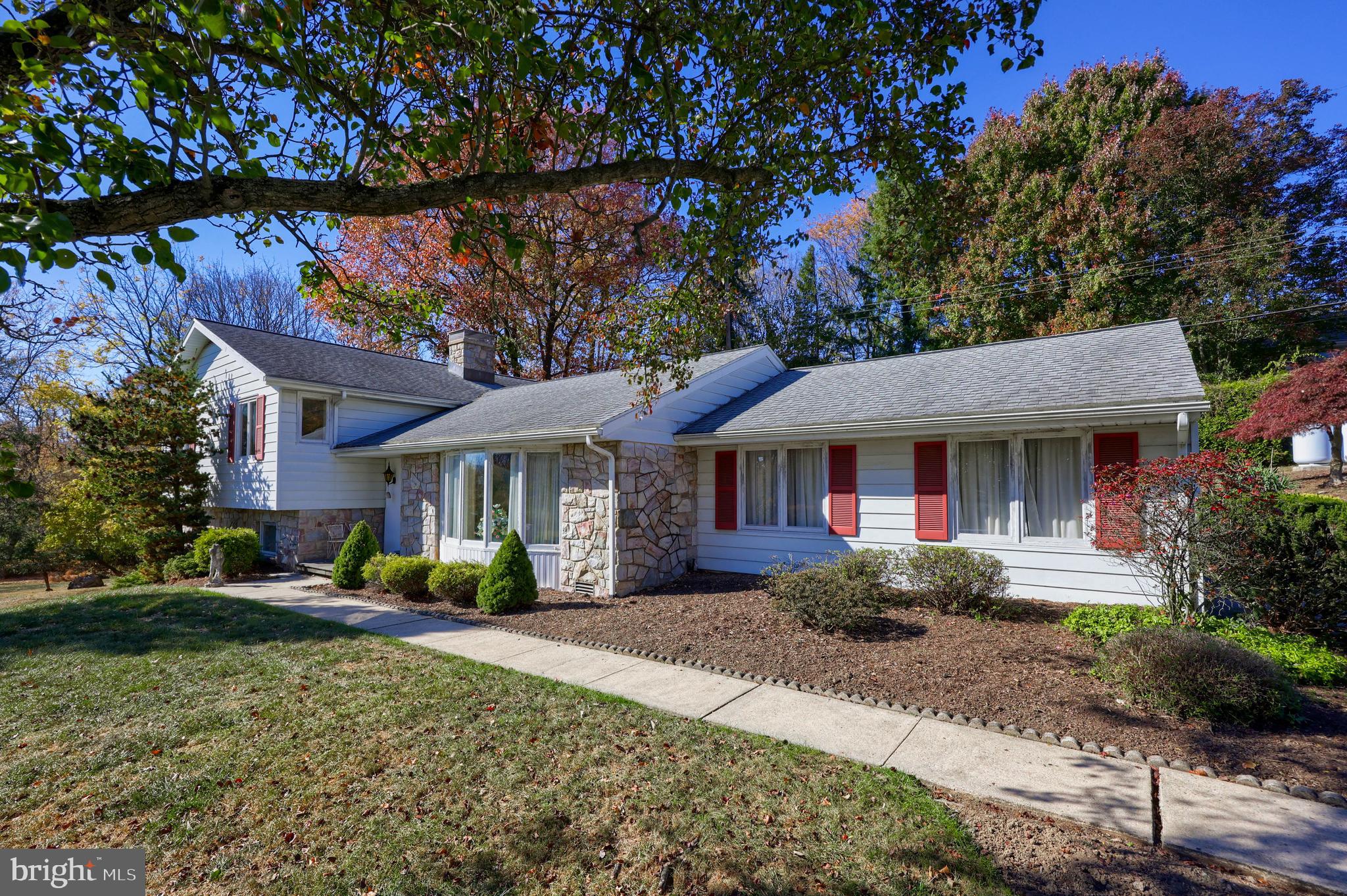 203 Lahoma Road Reading, PA 19601 - Photo 4 of 45