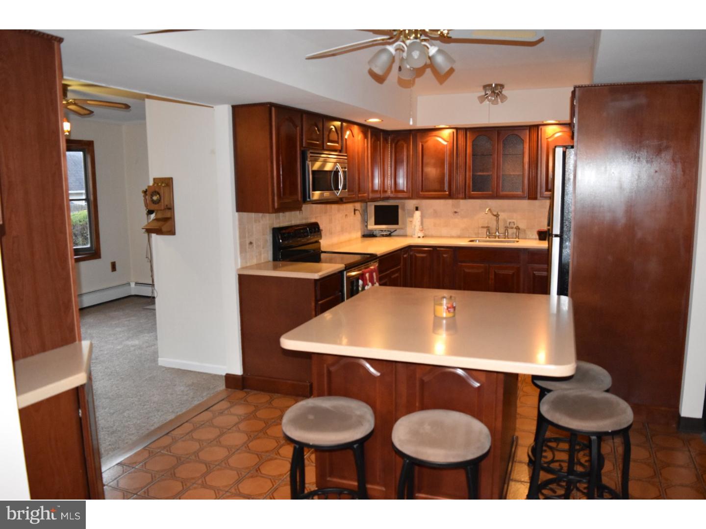 26 Canal Road Levittown, PA 19057 - Photo 3 of 25 Gallery Image 3